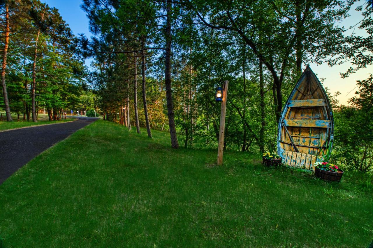 Edgewater Resort Iron Mountain Eksteriør billede